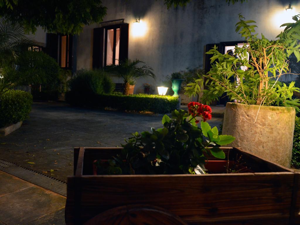 B&B Le Due Corti Martignano Bagian luar foto